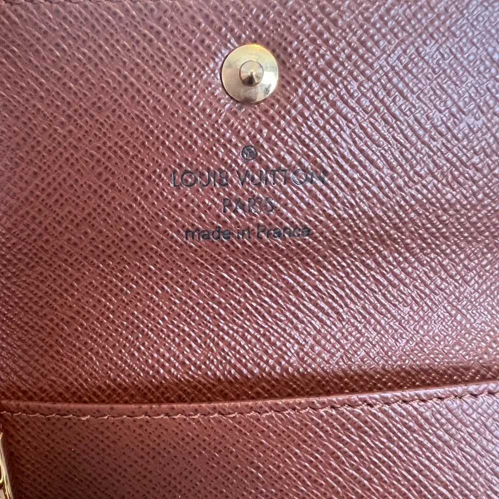 Authentic Louis Vuitton 4 key holder - Picture 4 of 5